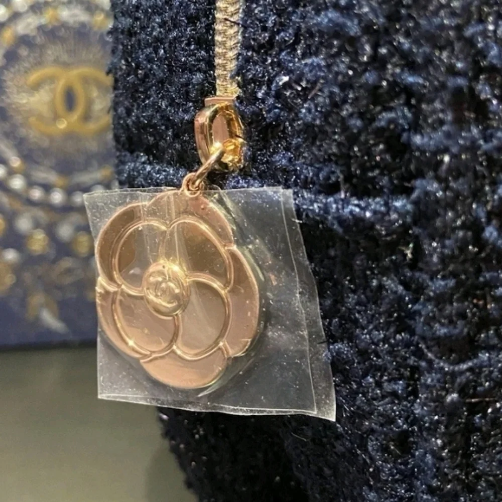 NIB Navy Textured Zip Pouch with Gold Charm | Chanel Beauté